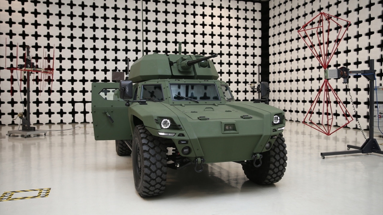 Görgüç, kara sistemleri alanında sektöre öncülük eden ve birçok ilki kazandıran Otokar`ın, savunma sanayisindeki iddiasını yeni nesil zırhlı Akrep II ile farklı bir boyuta taşıdığını söyledi.