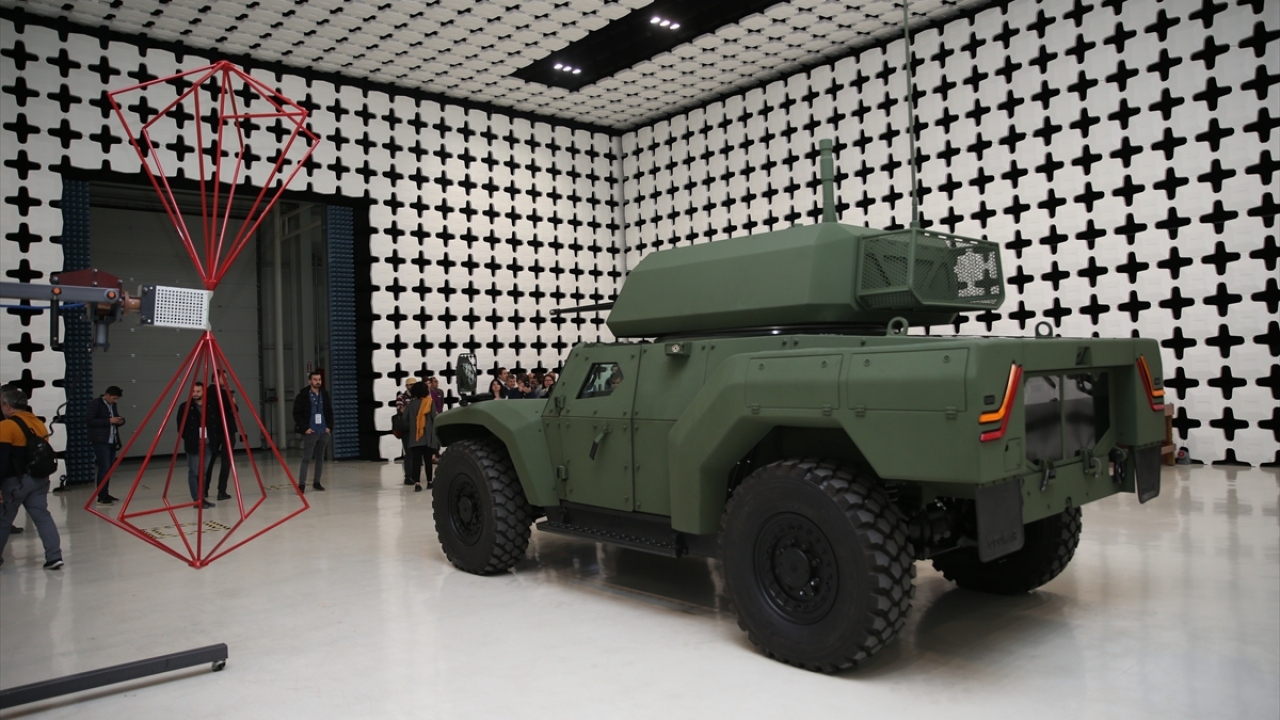 Tüm askeri ürünleri kendi Ar-Ge`leriyle geliştirdiklerini vurgulayan Görgüç, son 10 yılda 1 milyar liralık Ar-Ge harcaması yaptıklarını, bunun da yeni ürün, çözüm ve yatırımlara dönüştüğünü anlattı.