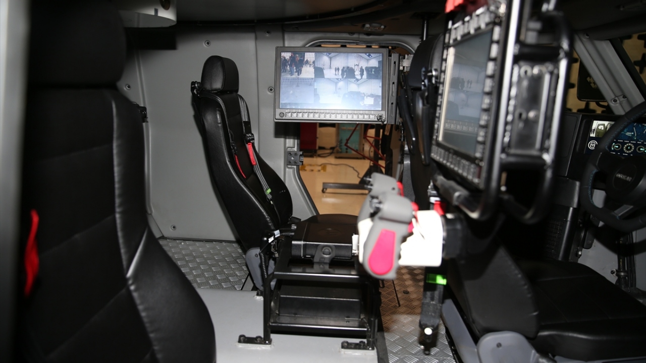 Otokar Genel Müdürü Serdar Görgüç, aracın menzilinin 250 kilometre civarında olacağını, enerji yoğun yeni bataryalarla bunun artırılabileceğini bildirdi.