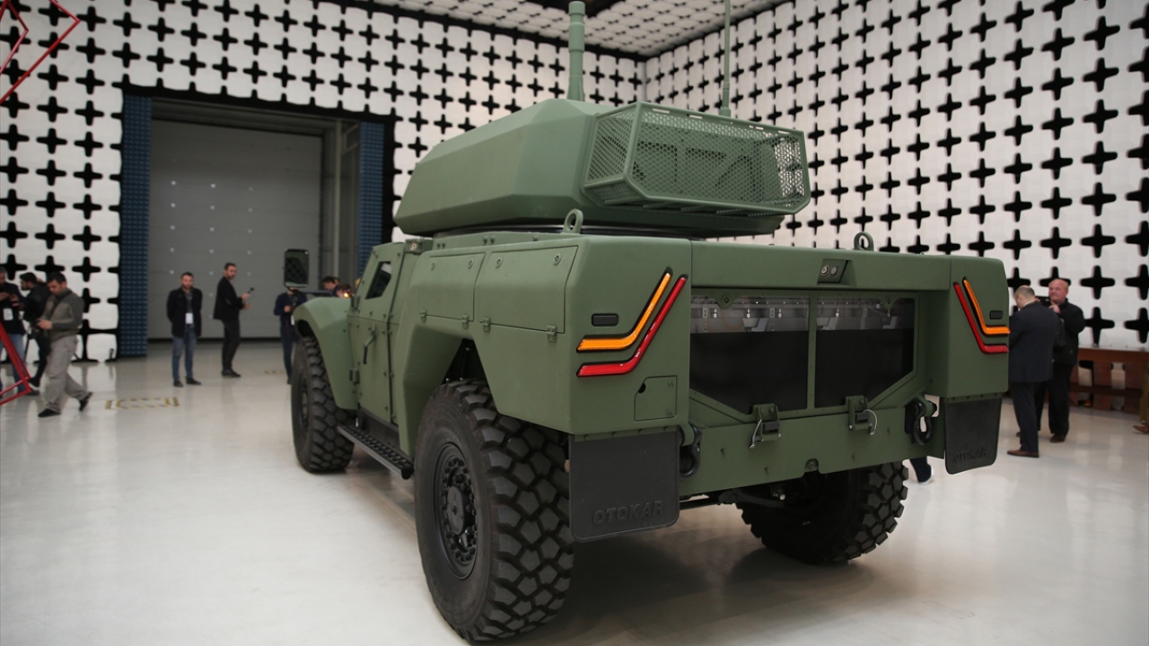 Görgüç, bu gelişmenin, geleceğin hibrit ve otonom zırhlıları için ilk adım niteliği taşıdığına işaret ederek, "Hedefimiz, Akrep II`nin Türkiye`nin teknoloji ihracatında öncü ürünlerden biri olmasıdır." diye konuştu. 