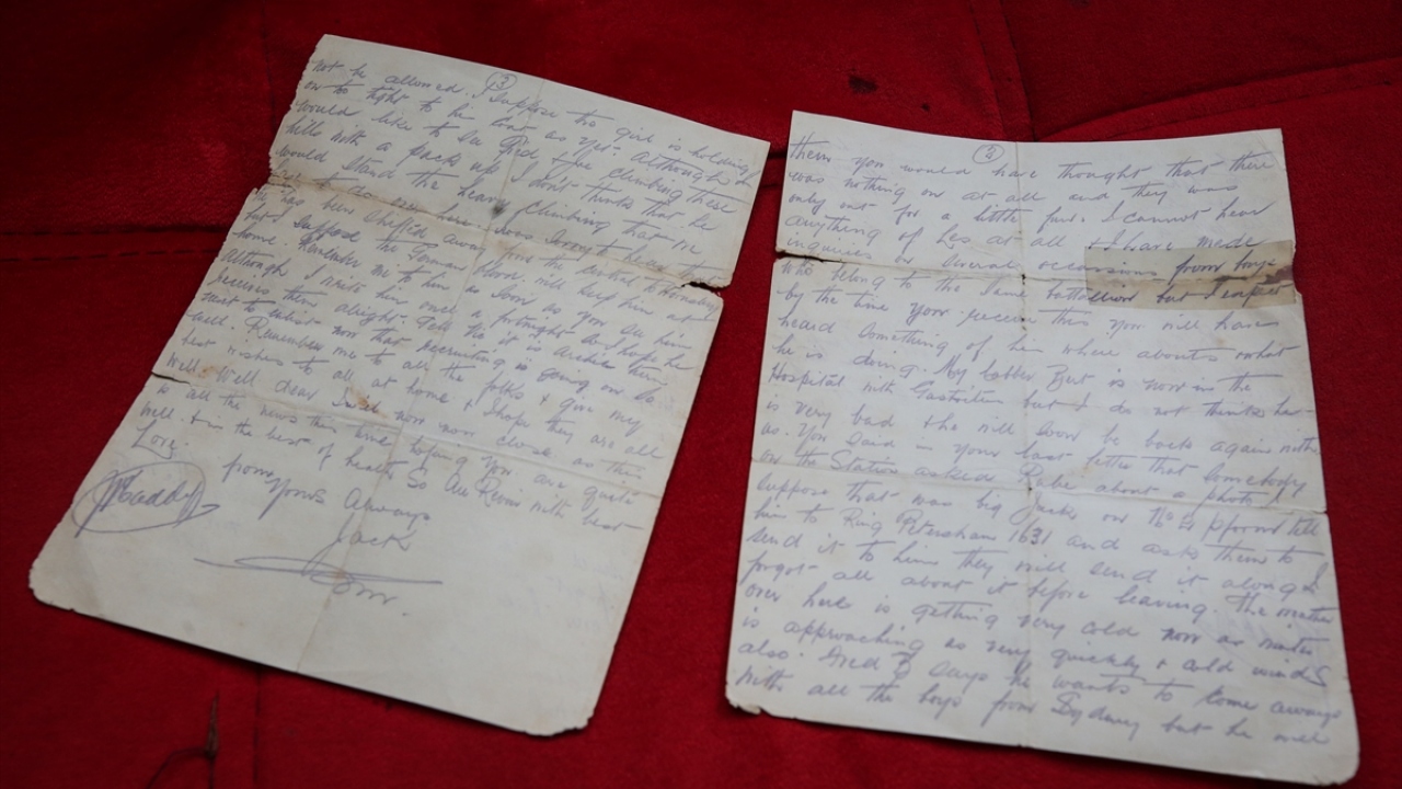 Koleksiyoner Sılay, yaptığı açıklamada, Bomba Sırtı, Queens Post denilen bölgede siperlerin çok yakın olduğunu, özellikle İngiliz ve Avustralya askerlerinin bu mevkide yer aldığını söyledi. 