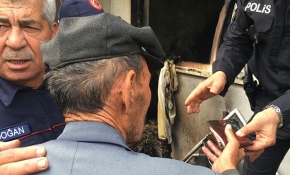 Mustafa dedenin yangında cüzdanını kurtarma telaşı