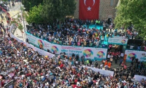 6 ton mesir macunu halka saçıldı