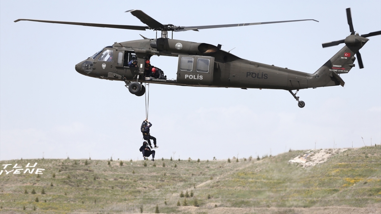Eğitimin ikinci bölümünde kursiyerler Emniyet Genel Müdürlüğü Özel Harekat Dairesi Başkanlığında kaçırılma, rehin alınma, kontrol noktalarında mevzi oluşturma, silah ve kişisel güvenlik konularında eğitim alacak.