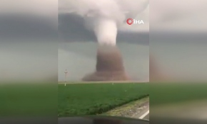 Romanya'da oluşan hortum büyük paniğe yol açtı