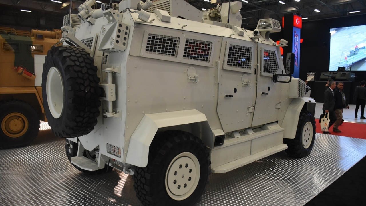 Elektronik Kontrollü Sürüş Sistemi`ne ve başta gerçek zamanlı haritalama ve yapay zeka ile çevre farkındalığı gibi teknolojilere sahip olan araç, tanımlı koşullar altında herhangi bir müdahale olmaksızın otonom sürüş gerçekleştirebilecek.