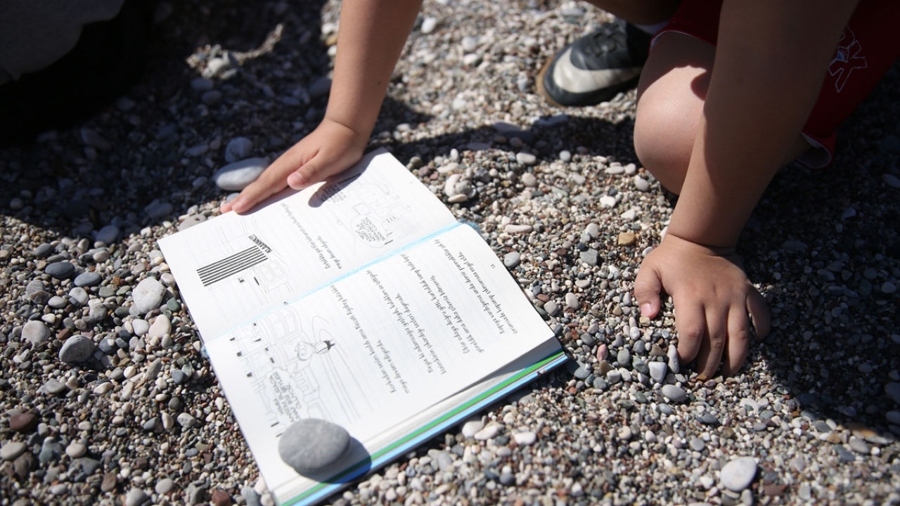 Konyaaltı Kaymakamı Kamil Köten de ilçenin Türkiye`nin eğitim sıralamasında en üst sıralarda yer aldığını ve öğrencilerin sınavlarda önemli başarılar elde ettiğini söyledi.