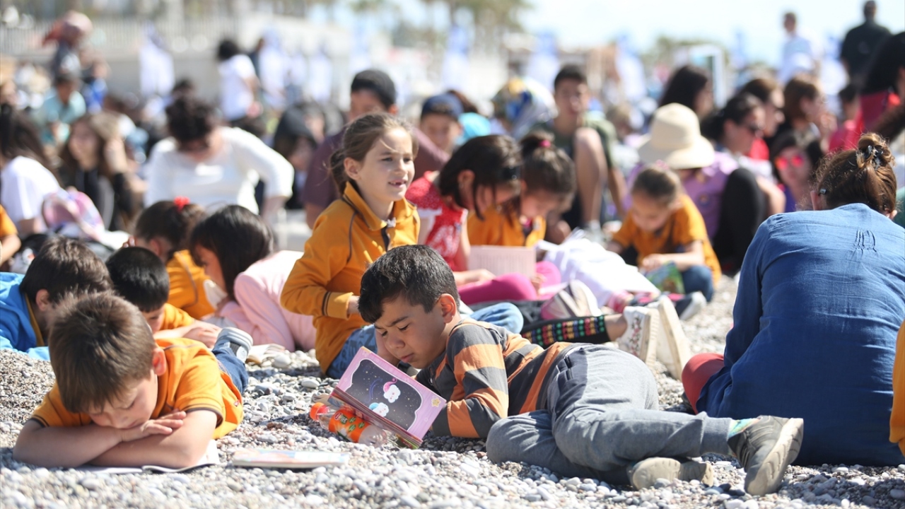 İlkokul öğrencisi Yağmur Doğan ise bundan sonra denize geldiğinde yüzdükten sonra kitap okuyacağını belirtti.