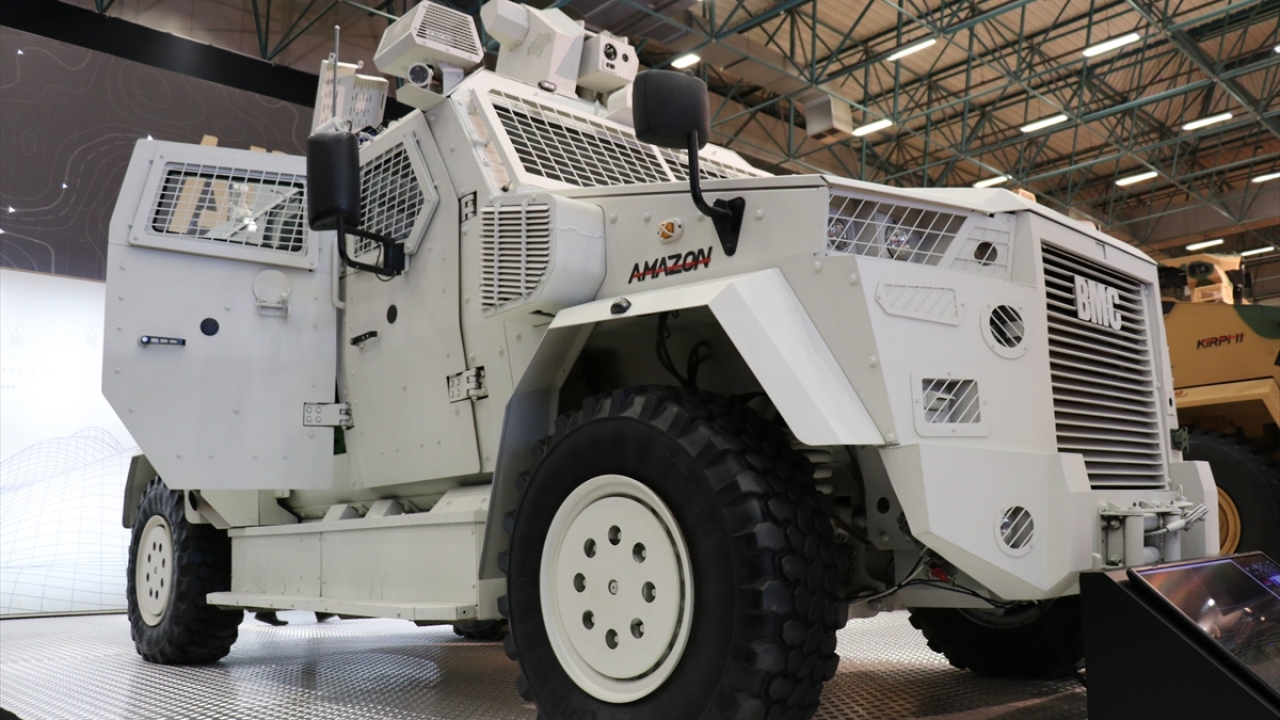 Araç, girilmesi zor ve tehlikeli yerlerde, silahlı kuvvetler için veya yardım amaçlı askeri ve sivil görevlerde risk olmaksızın  kullanılabilecek.