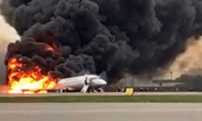 Rusya'da yolcu uçağı iniş yaparken alev aldı: 13 ölü