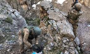 Başkale'de teröristlerin tuzakladığı patlayıcılar imha edildi