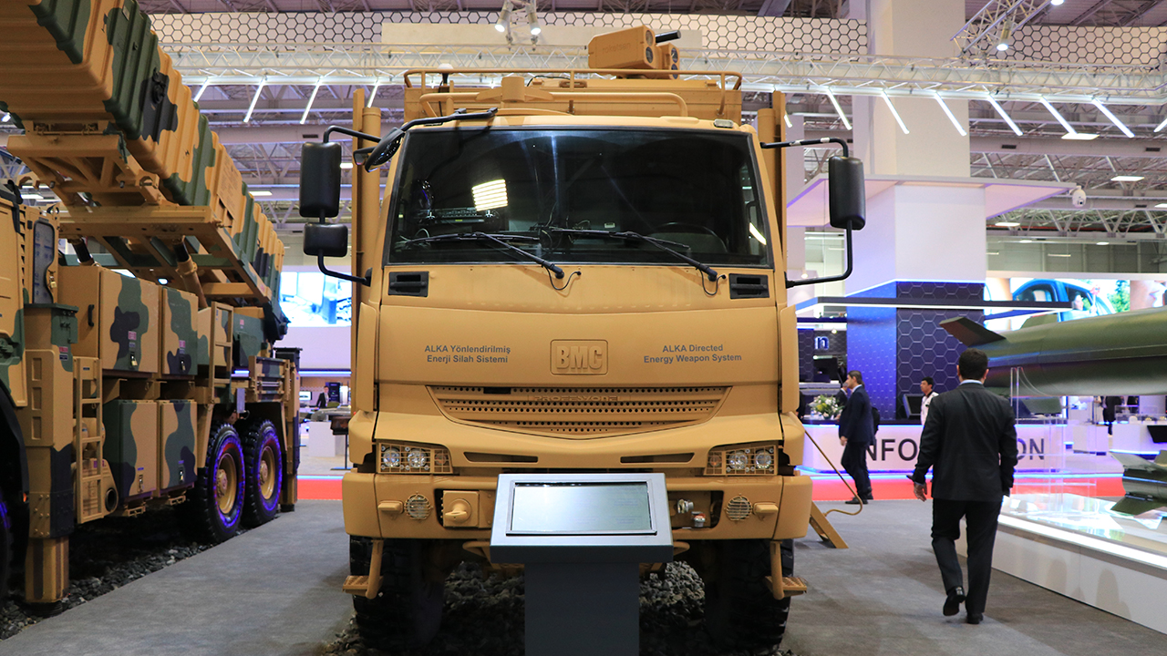 Türkiye`nin roket ve füze alanındaki lider şirketi ROKETSAN, Alka Yönlendirilmiş Enerji Silah Sistemi`ni (YESS) ilk kez 14`üncü Uluslararası Savunma Sanayii Fuarı`nda (IDEF`19) tanıttı.