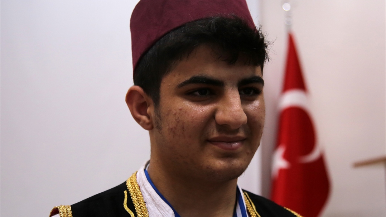 Mehmet Erkan Öncü de ilk yarışmaları olduğu için heyecanlandıklarını ancak ekip olarak her şeyin üstesinde geldiklerini anlattı.