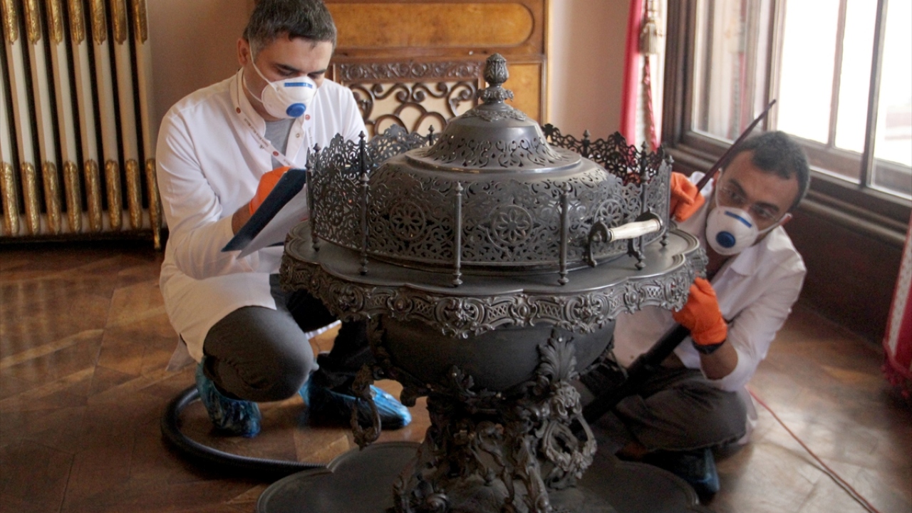 "Pasif konservasyon" uygulaması esas alınan bakımlar sırasında su ve kimyasal madde kullanılmadan, devirleri düşürülmüş, Avrupa menşeli ve hepa filtreli, müzeler için tasarlanmış cihazlarla esere yerinde müdahale ediliyor.