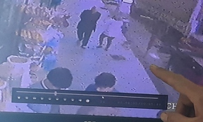 Düşen saksıdan saniyelerle kurtuldu