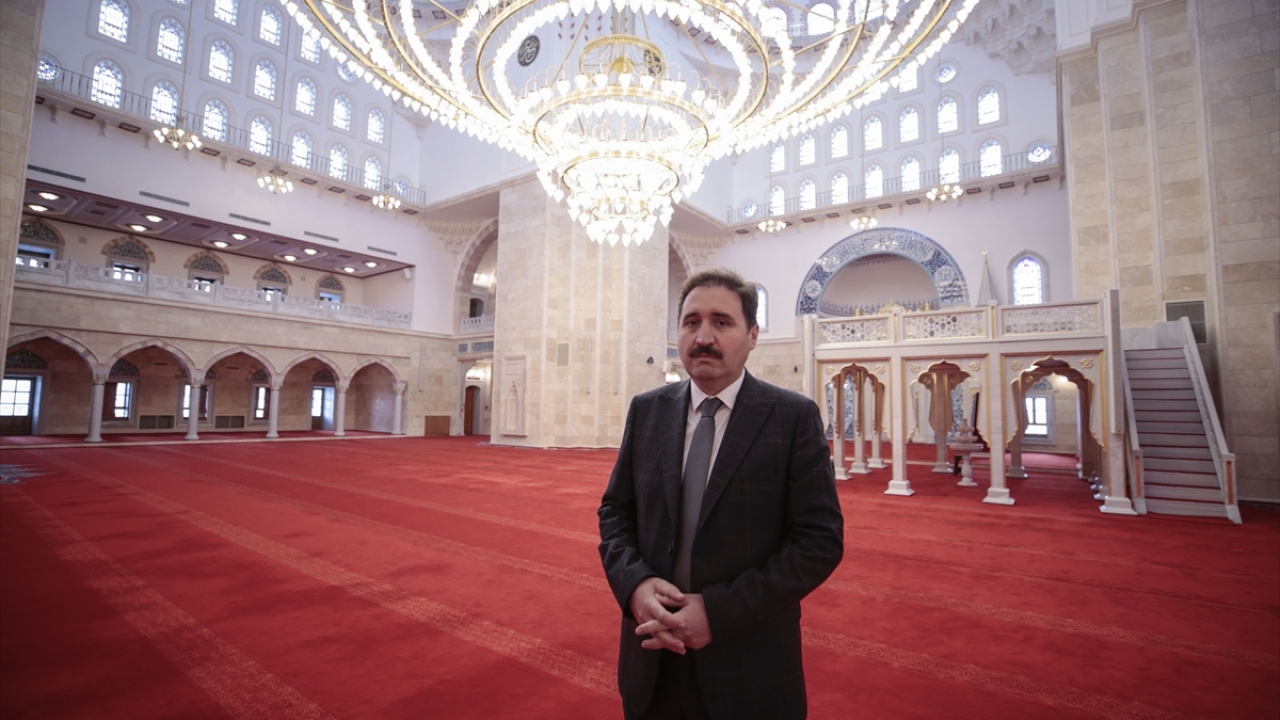 Diyanet İşleri Başkanlığı Yatırım Emlak ve Teknik Hizmetler Daire Başkanı Özcan Gökçebay, cami ve külliyenin yapımının 2 yıl önce tamamlandığını ancak ibadete geçen yıl açıldığını ve resmi açılışının yarın yapılacağını belirtti.