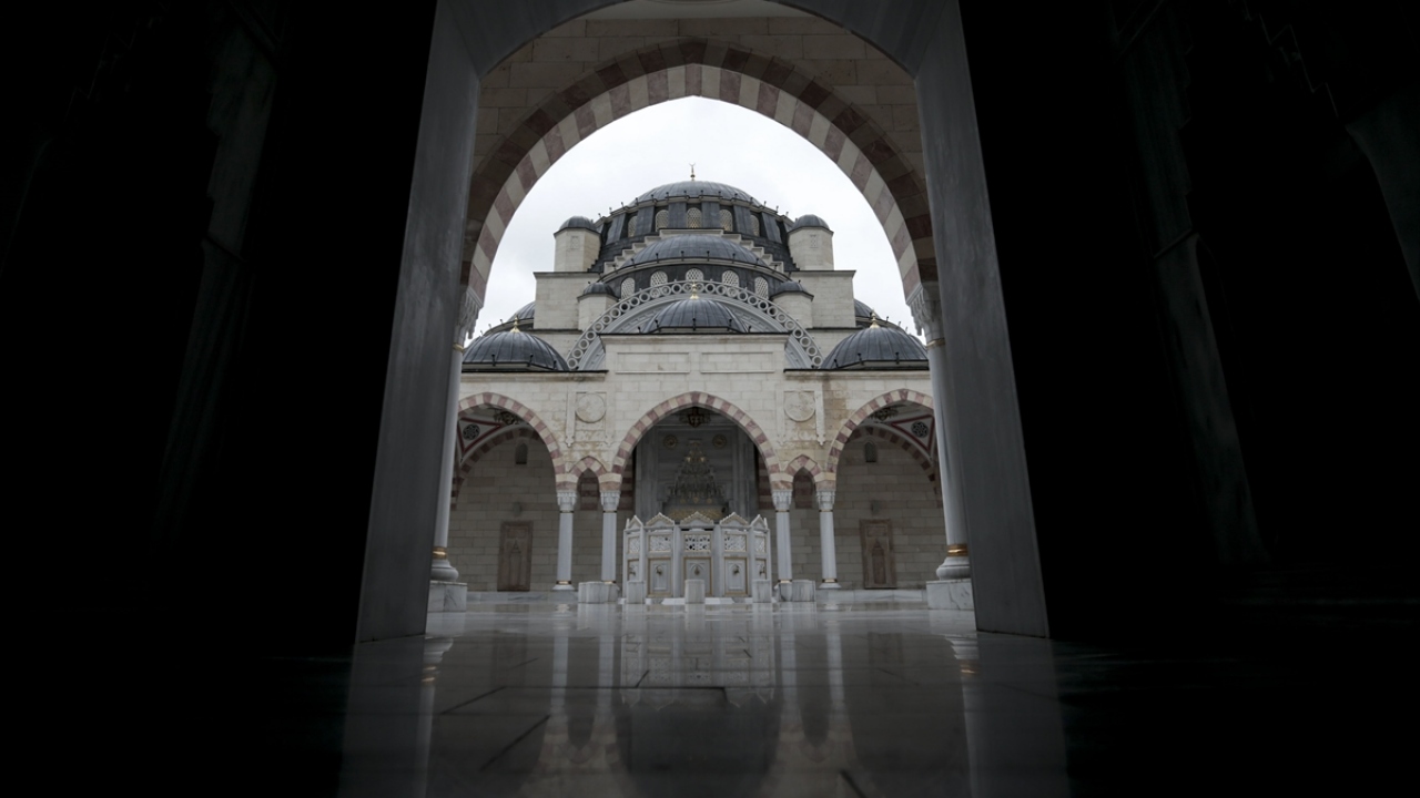 15 bin kişi aynı anda namaz kılabilecek