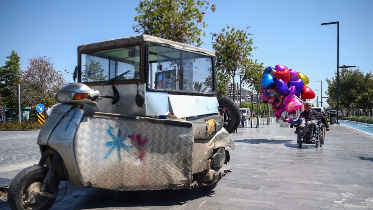 Engellilerin sosyal hayata katılmamasının bazen ailelerinden bazen de engellinin kendisinden kaynaklandığının altını çizen Ekşi, her engellinin bir şekilde sosyalleşmesi gerektiğini sözlerine ekledi.