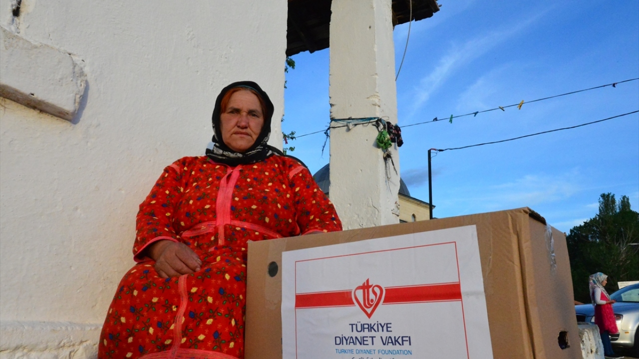 Diyanet İşleri Başkanlığı Din Hizmetleri Müşaviri Murat Alkan, yaptığı açıklamada, ramazan sevincini Kuzey Makedonya`daki soydaşlarla idrak etmekten duyduğu memnuniyeti dile getirdi.