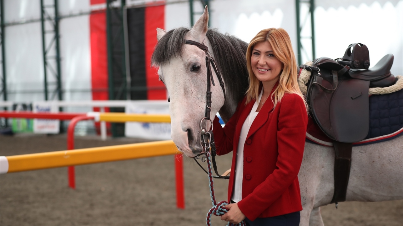 Türkiye genelinde bin 500 özel çocuğa atla terapi hizmeti