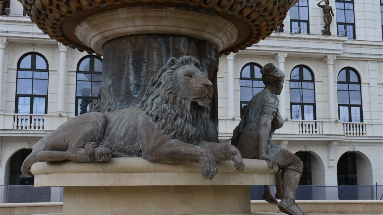 İnşa edilen heykeller, şehrin turistik cazibesini artırıyor. 
