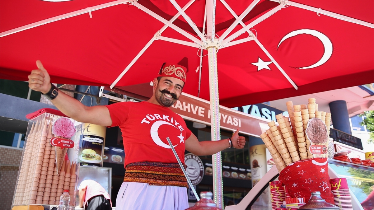 "12 dilde dondurma satışı yapıyorum"