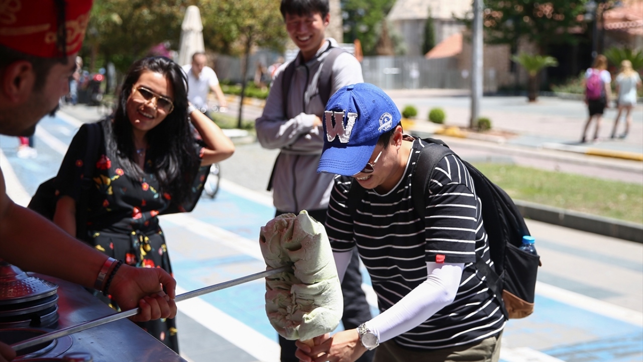"Kahramanmaraş dondurmasını ve Türkiye`yi tüm dünyaya tanıtıyoruz."