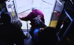 Düşürdüğü yaşlı adam ölen kişi cinayetle yargılanıyor