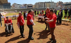 Engellilere "asker kınası"