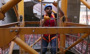 Metrelerce yüksekte tek kişilik mesai: Kule vinç operatörlüğü