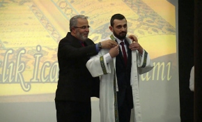 Cezaevinde hafız oldu