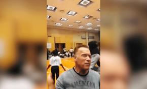 Arnold Schwarzenegger, Güney Afrika'da saldırıya uğradı