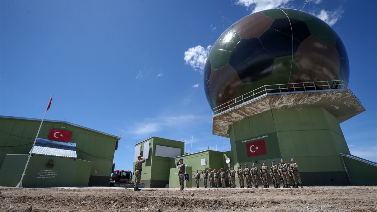 Pirreşit Hava Radar Kıta Komutanı Yüzbaşı Özkan Özcan, her türlü koşulda görevlerini en iyi şekilde yapmanın gayretinde olduklarını anlattı.
