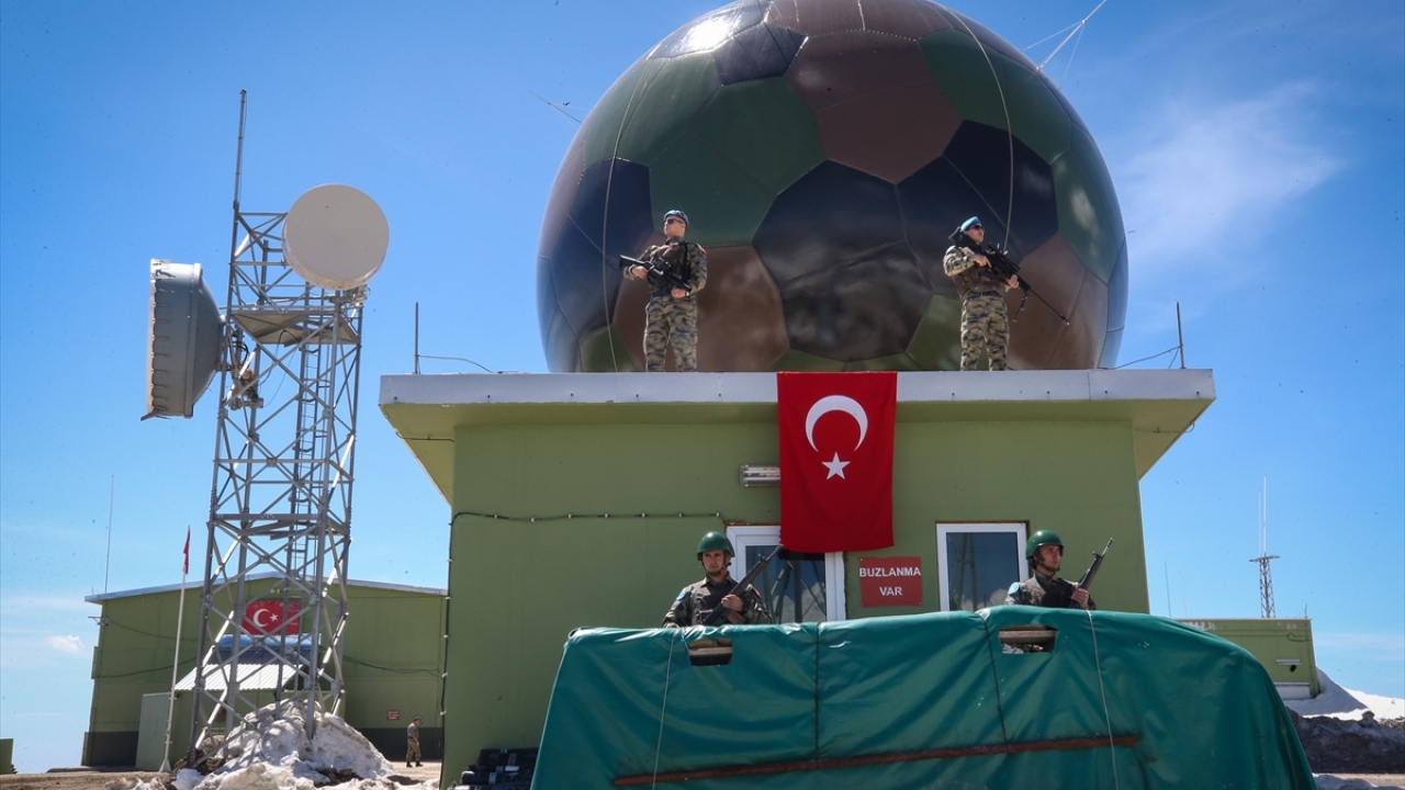 Güvenlik Tim Komutanı Uzman Çavuş Ali Erkol da Türk milletinin namus ve şerefini, vatanın bölünmez bütünlüğünü korumakla görevli olduklarını söyledi.