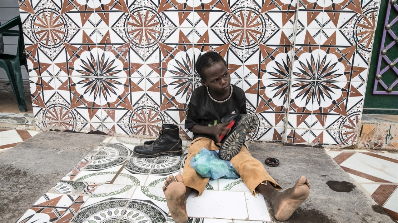 Kenya, Etiyopya ve Somalililerden oluşan 9 bin kişinin yaşadığı mülteci kamplarında ise aşırı sıcaklar nedeniyle zor günler yaşanıyor.