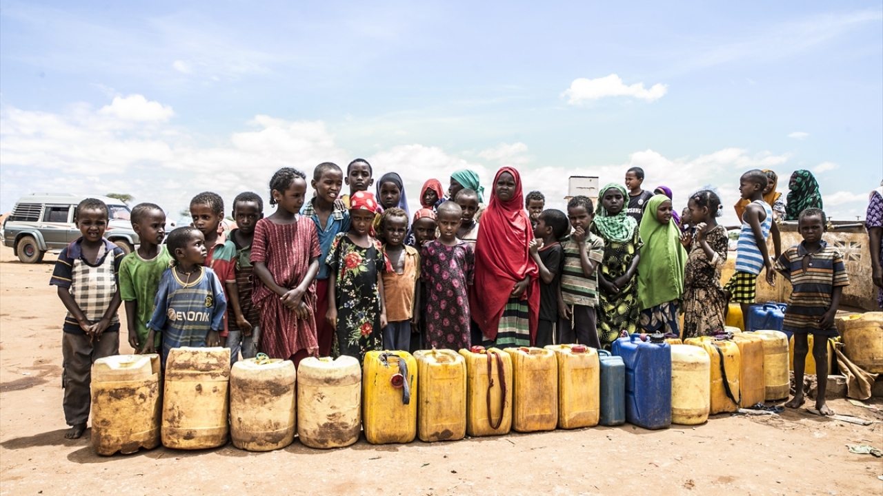 Kampta elektrik, su ve gıda sıkıntısı bulunuyor.