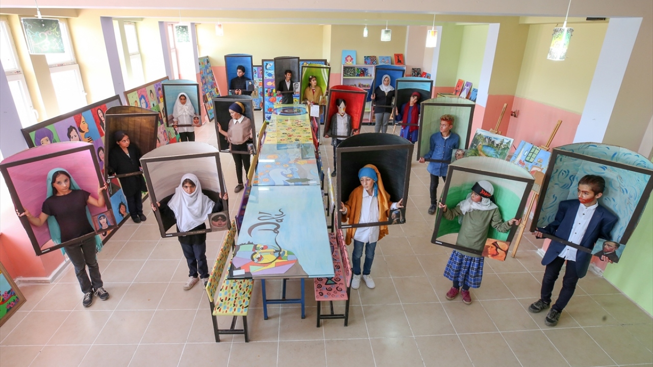 Öğrencilerin sergisi büyük ilgi gördü