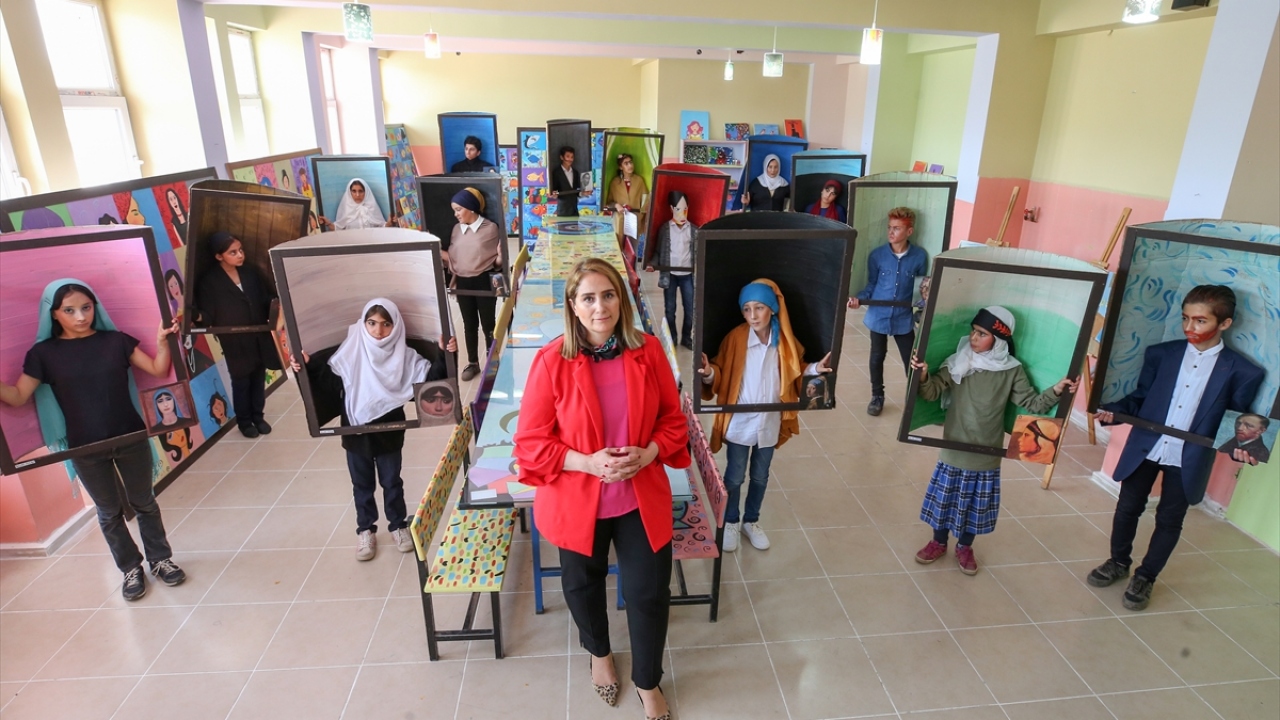 Eren, yaptığı açıklamada, asıl hedeflerinin okullarını güzelleştirerek öğrencileri üretken birer birey haline getirmek olduğunu söyledi.