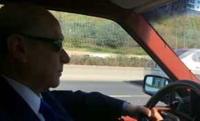 Bahçeli, klasik otomobiliyle Ankara turu attı