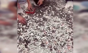 Çin'de bir kişi aldığı arabanın ödemesini bozuk parayla yaptı