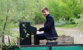 Traktör römorkunda piyano resitali