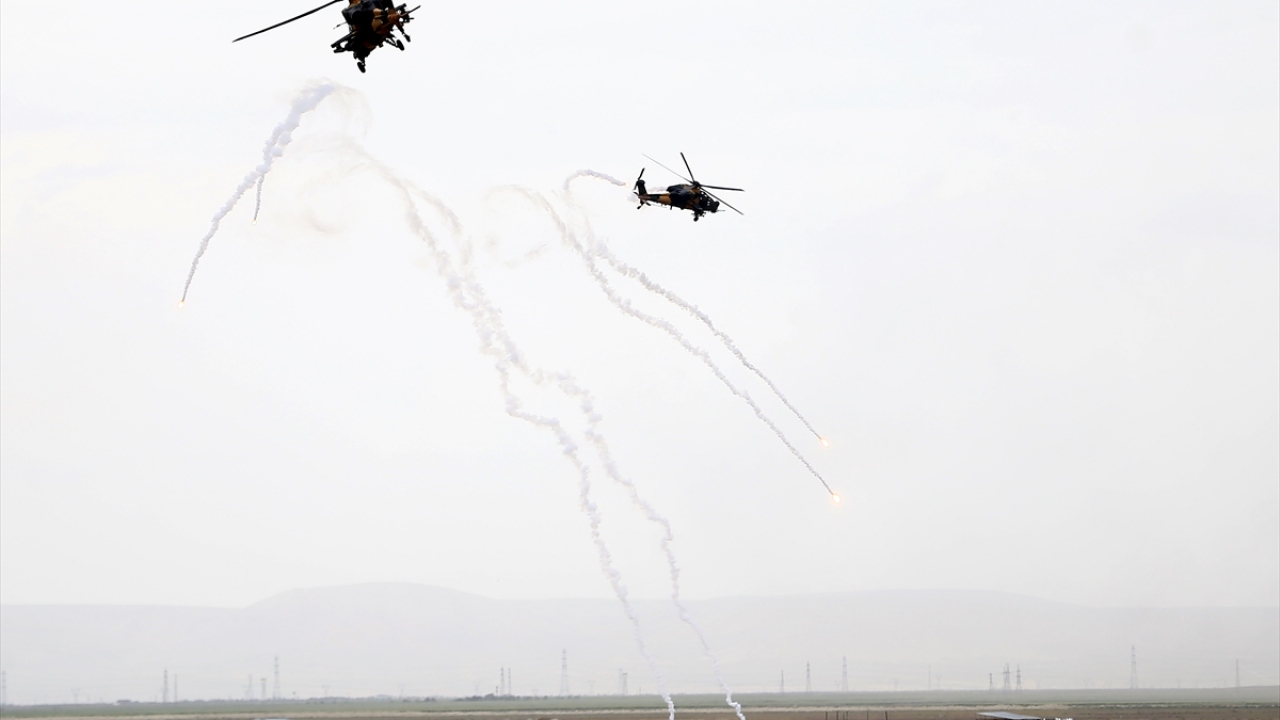 Konya`daki 3. Ana Jet Üs Komutanlığında katılımcılara, ilk olarak tatbikatta görev alacak helikopterler tanıtıldı. Daha sonra katılımcılar ve 7 ülkeden 11 askeri seçkin gözlemci, Türk Yıldızları`nın 6 uçakla gerçekleştirdiği gösteriyi izledi.   