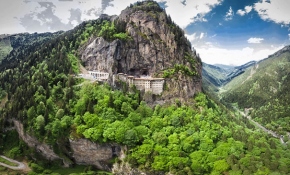 Sümela Manastırı'nda en zor görevler endüstriyel dağcı ekibinindi