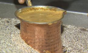 Ramazan akşamlarının vazgeçilmezi "kumda Türk kahvesi"