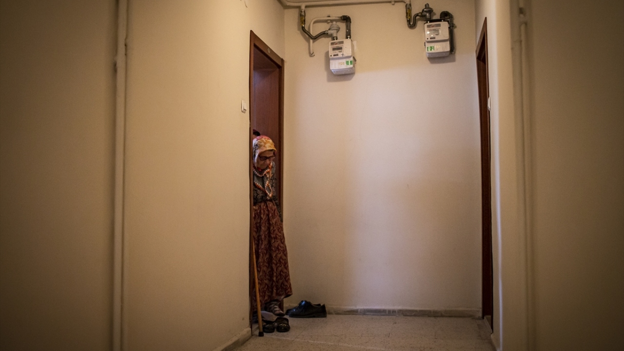 Karataş, apartman sakinleri olarak, ramazanın maneviyatını Altındağ İlçe Müftlüğünden gelen görevlilerin sayesinde dolu dolu yaşadıklarını kaydetti.