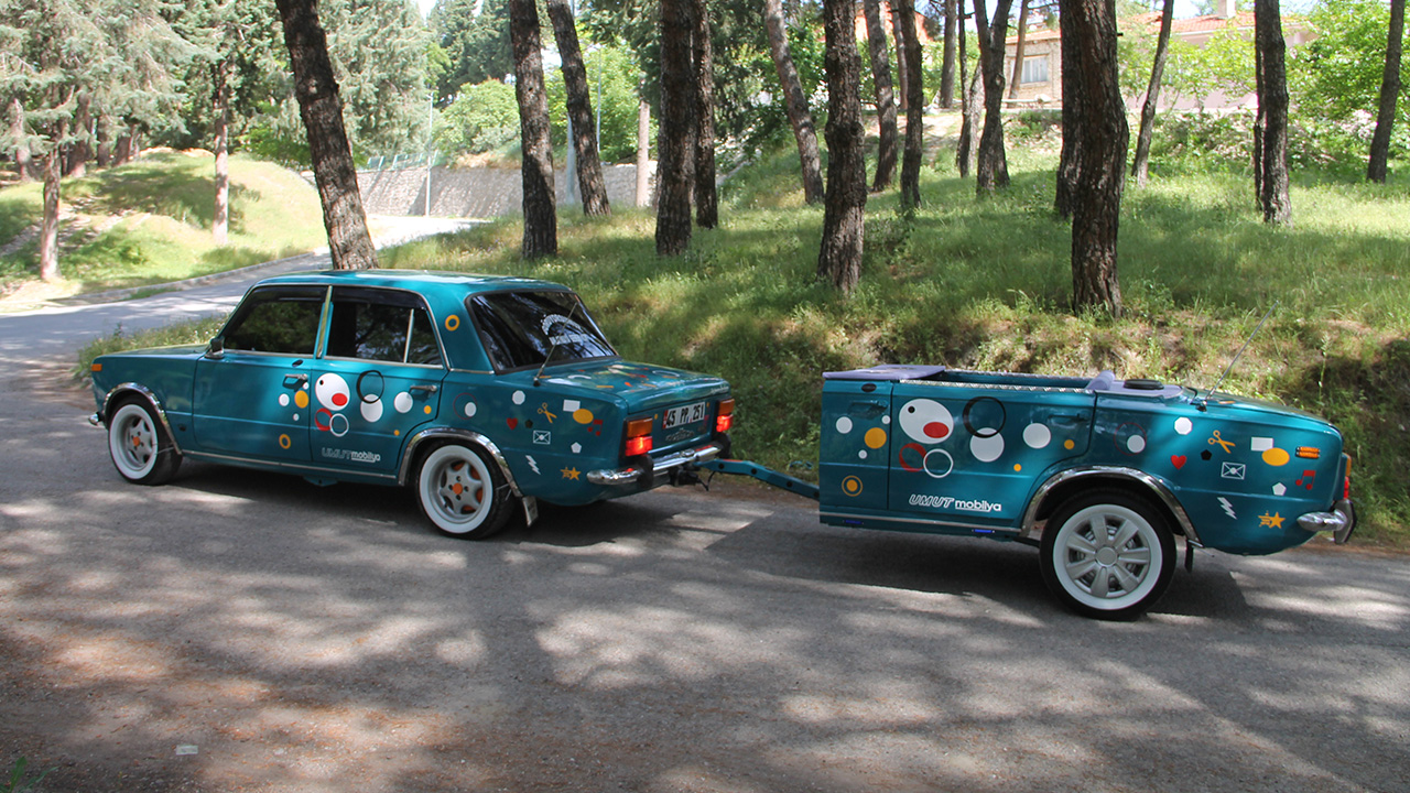 Mobilya ustası Demirkan, kendisine ait Murat 124`ü baştan aşağı yeniledi.