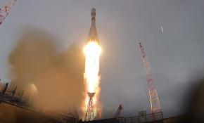 Rusya'da havadaki rokete yıldırım çarptı