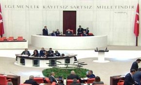 Meclis'te yükselen tansiyonu Ak Partili Özkan yatıştırdı