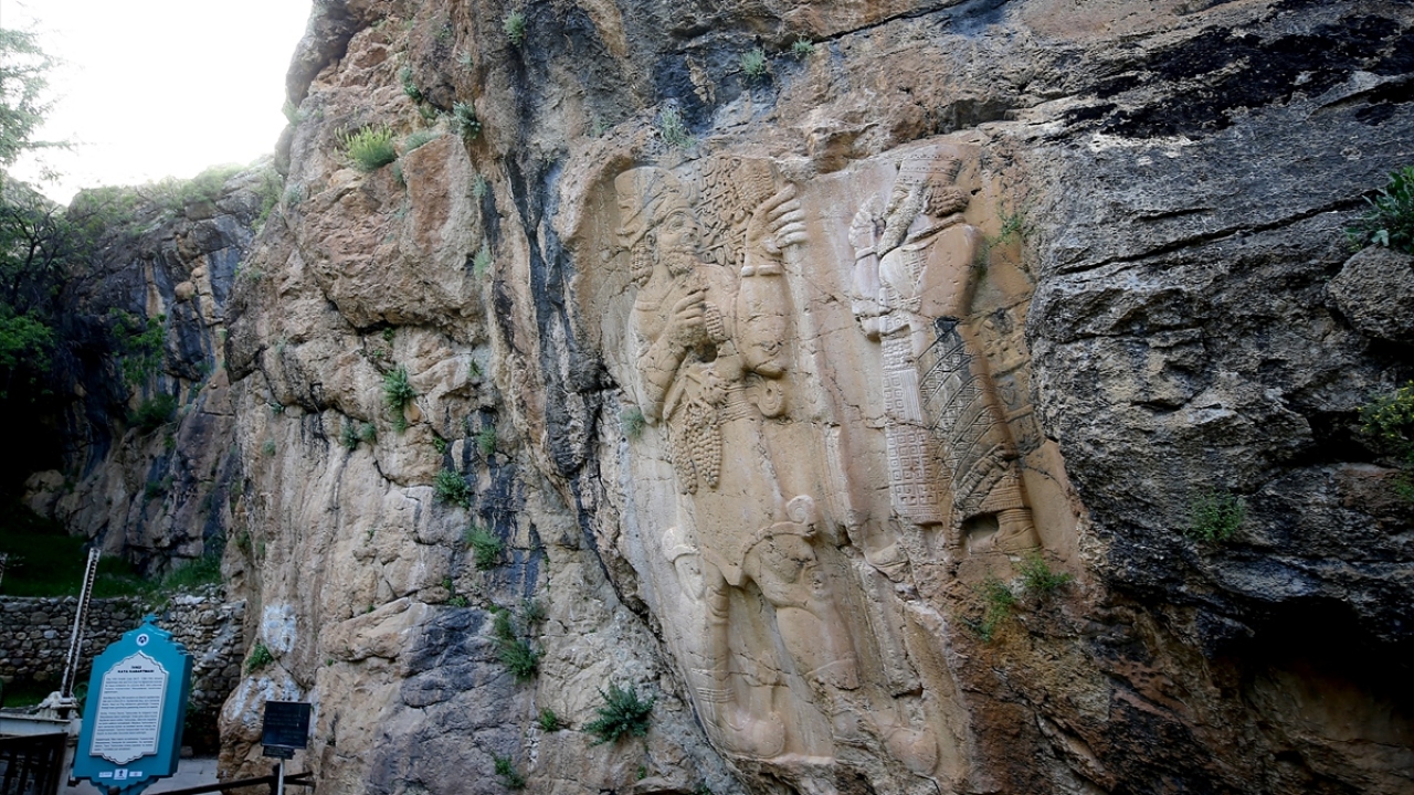 "Konya Ovası`nın etrafı Hitit anıtlarıyla donatılmıştır"