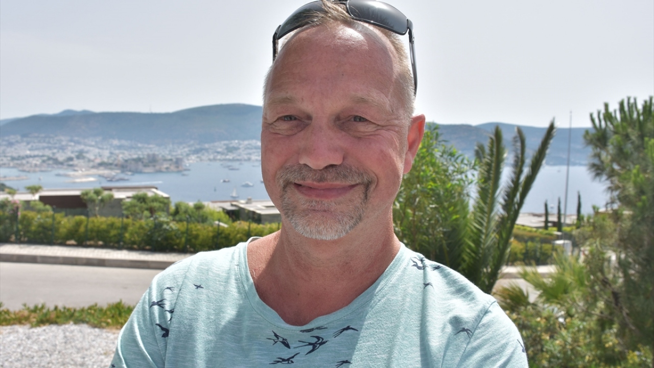 Belçikalı Guy Van Den Bossche ise Türkiye`ye havanın, yemeklerin ve insanların güzel olması nedeniyle geldiklerini belirtti.